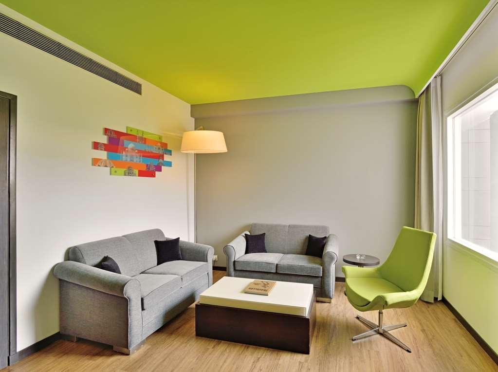 Park By Radisson Lajpat Nagar Hotel *